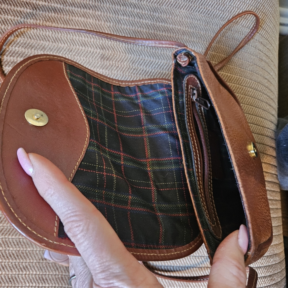 Delfino Leather Cross Body Bag - Picture 3 of 4